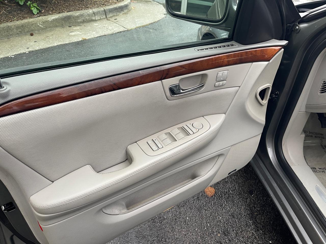 Cadillac DTS Sedan 2007