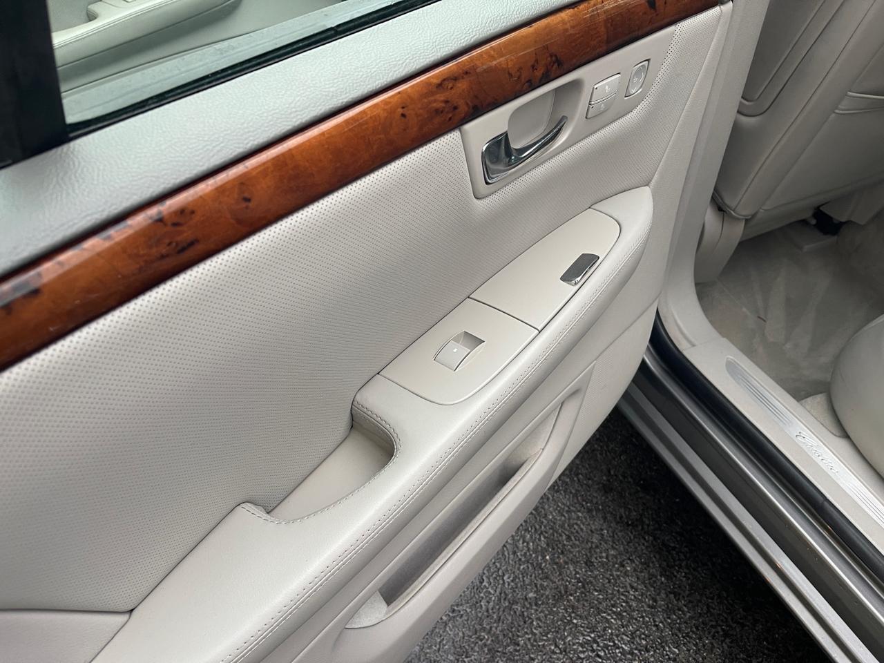 Cadillac DTS Sedan 2007
