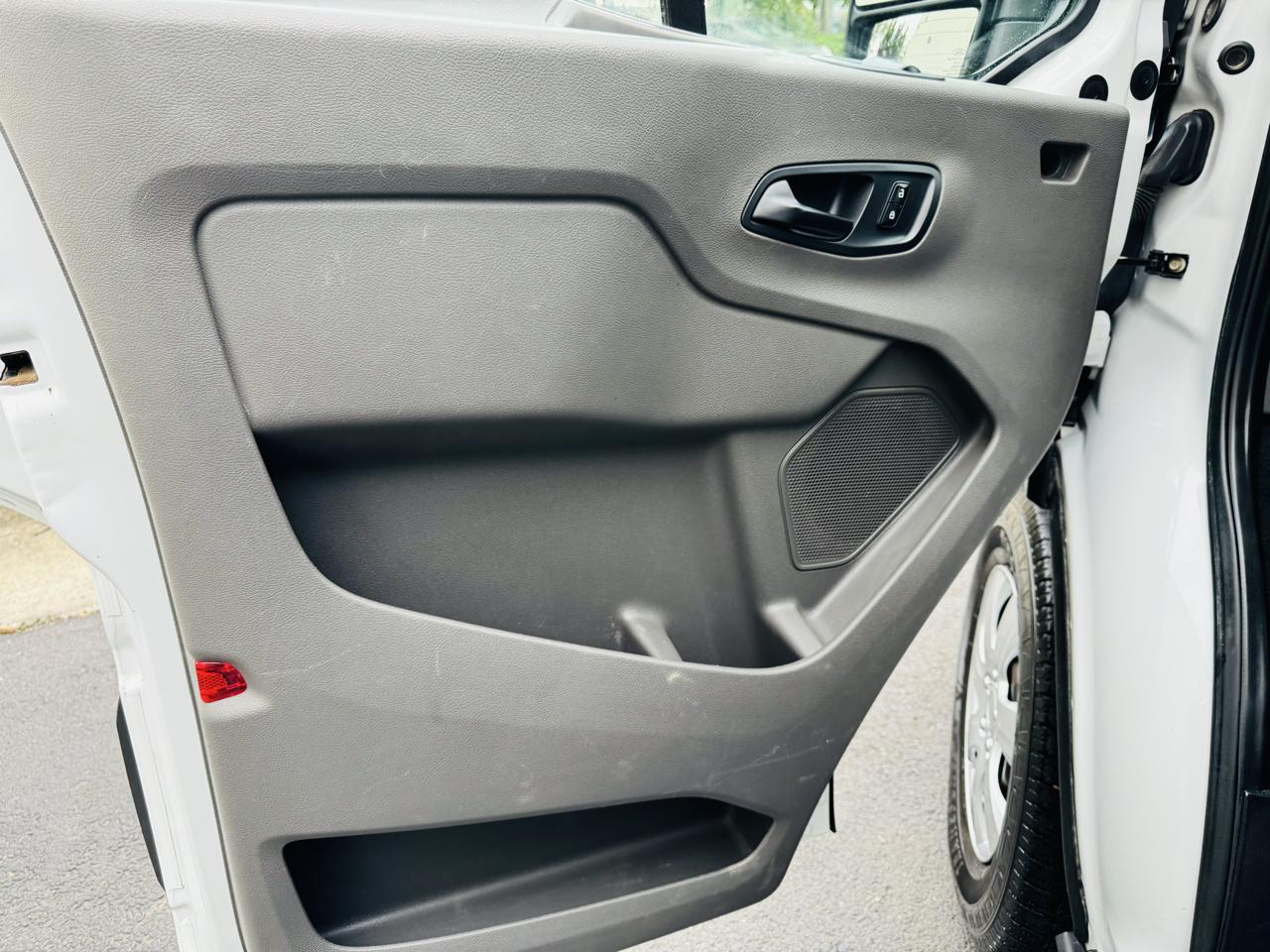 Ford Transit 350 Wagon Low Roof XL w/Sliding Pass. 148-in. WB 2021