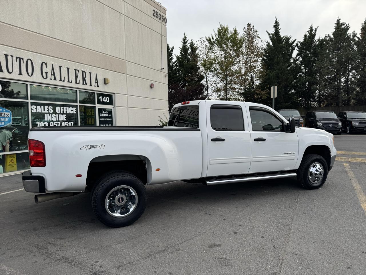 GMC Sierra 3500HD SLE Crew Cab 4WD 2011