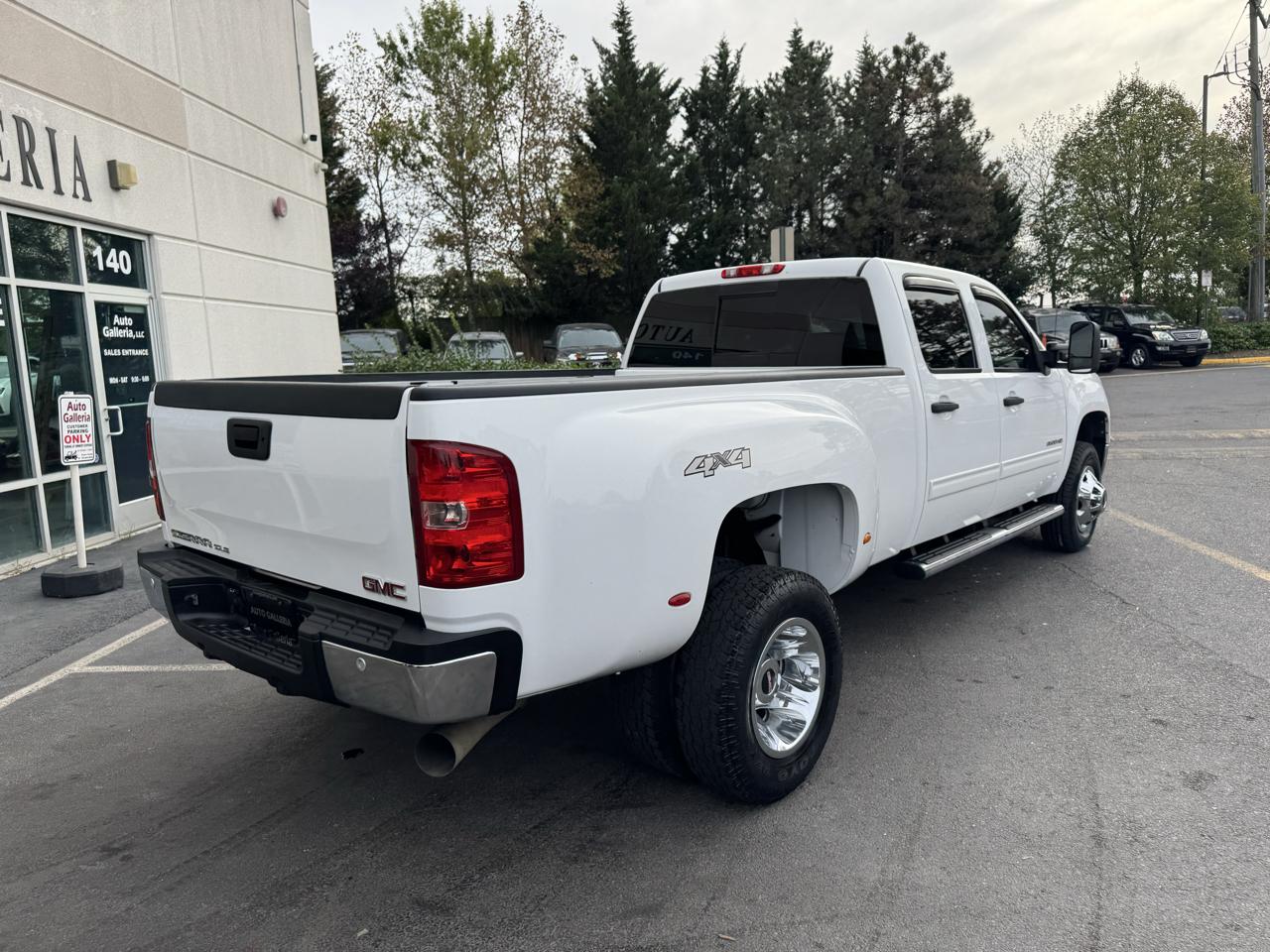 GMC Sierra 3500HD SLE Crew Cab 4WD 2011