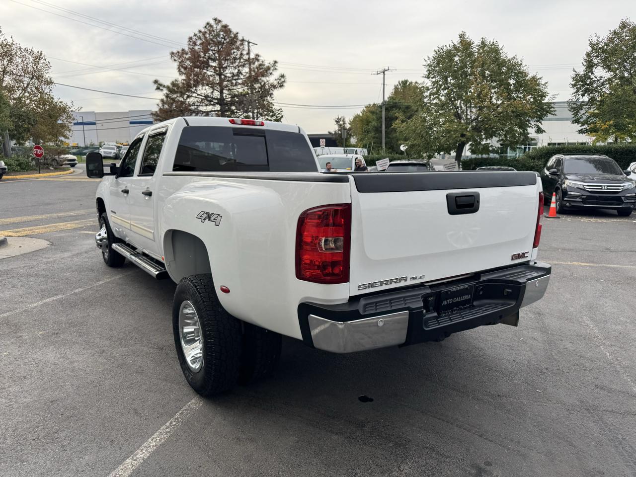 GMC Sierra 3500HD SLE Crew Cab 4WD 2011