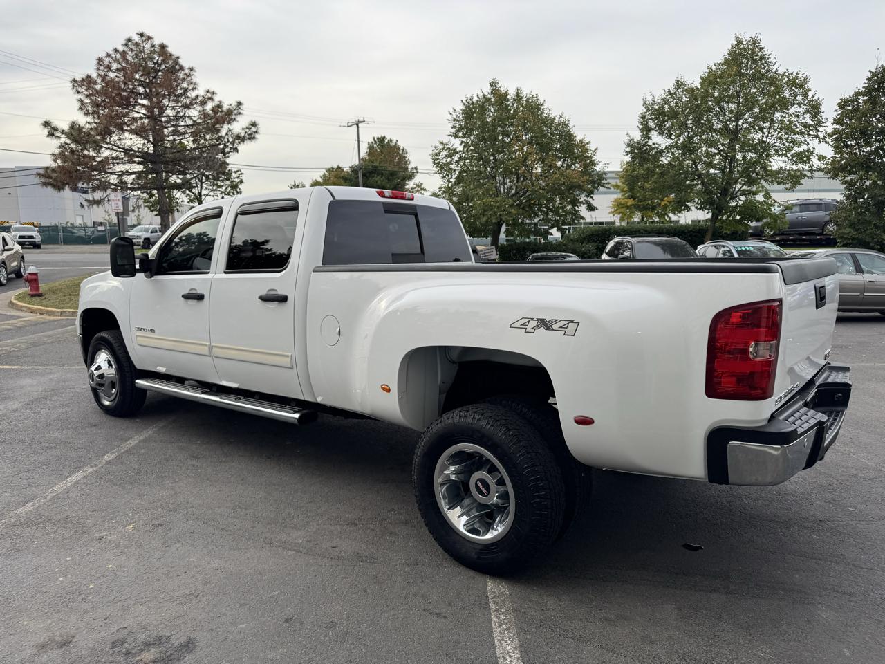 GMC Sierra 3500HD SLE Crew Cab 4WD 2011