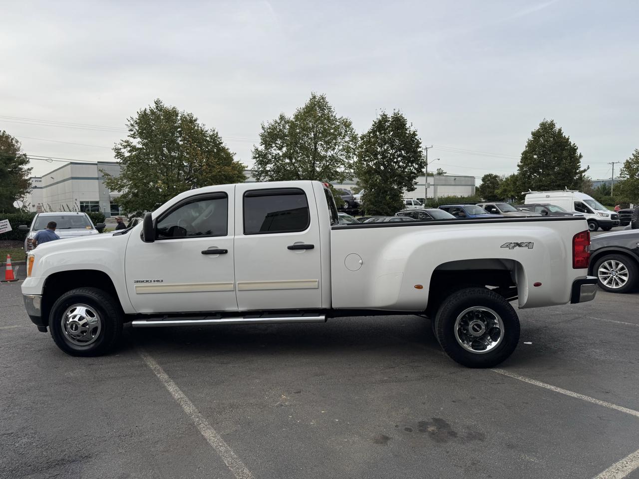 GMC Sierra 3500HD SLE Crew Cab 4WD 2011