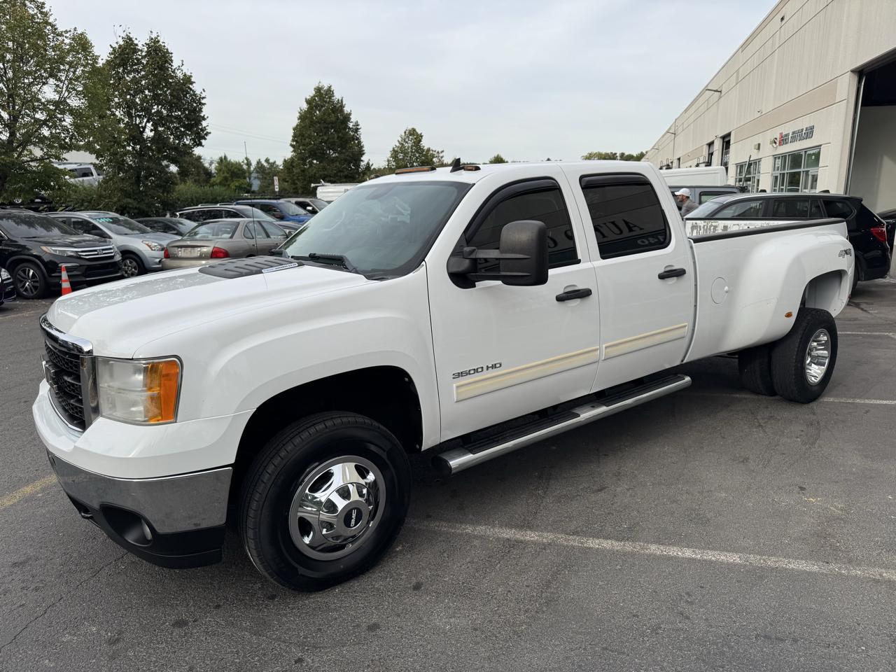 GMC Sierra 3500HD SLE Crew Cab 4WD 2011