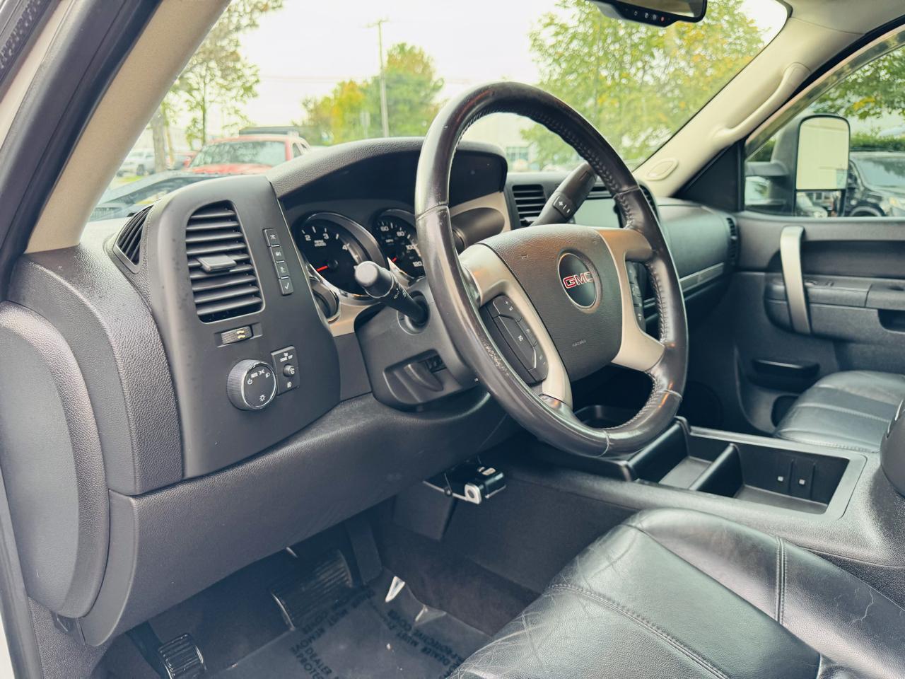 GMC Sierra 3500HD SLE Crew Cab 4WD 2011
