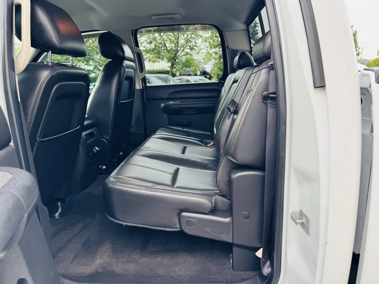GMC Sierra 3500HD SLE Crew Cab 4WD 2011