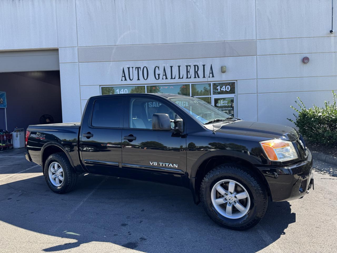Nissan Titan SV Crew Cab 4WD 2011