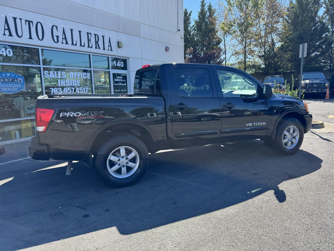 Nissan Titan SV Crew Cab 4WD 2011