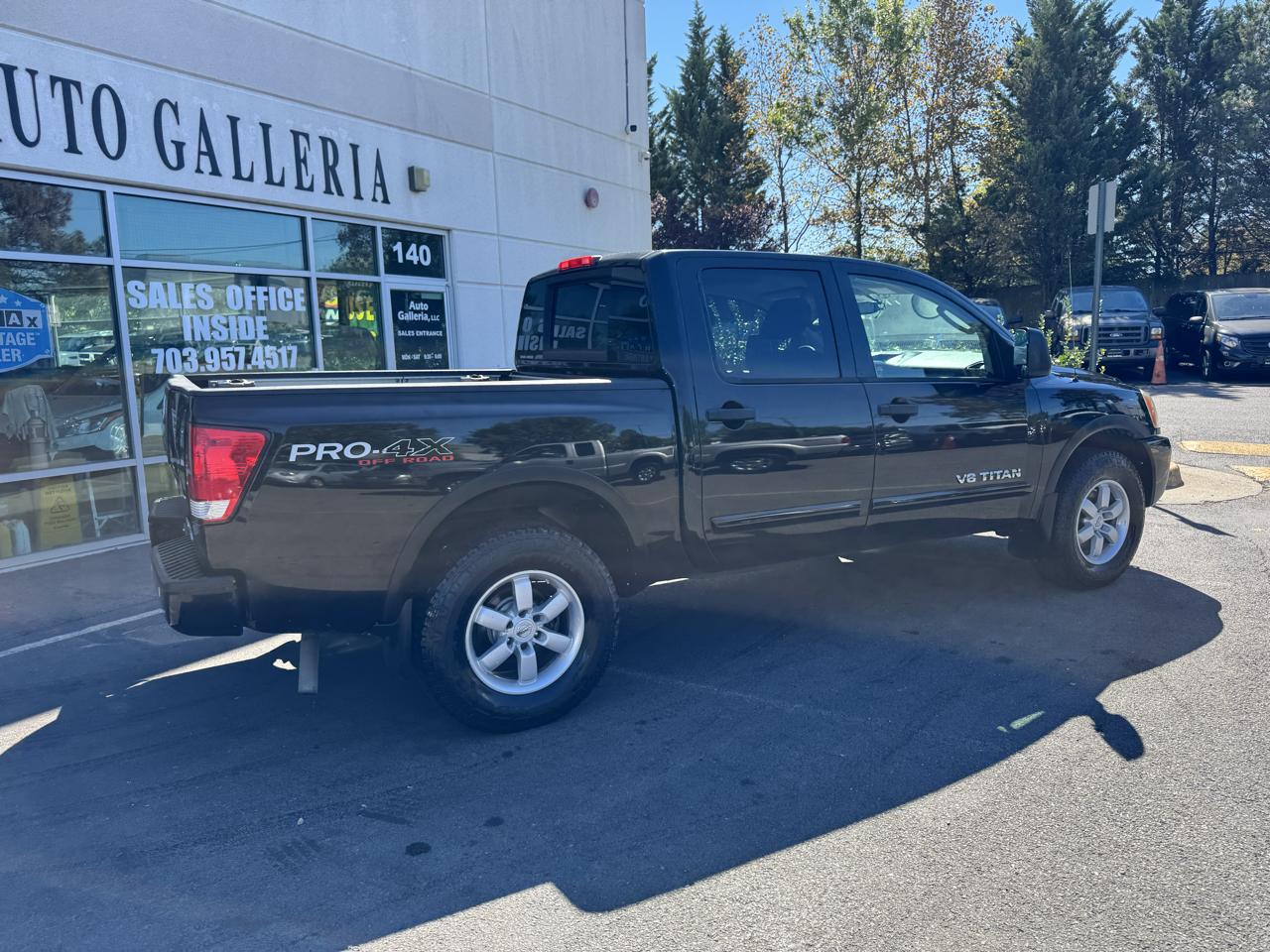 Nissan Titan SV Crew Cab 4WD 2011
