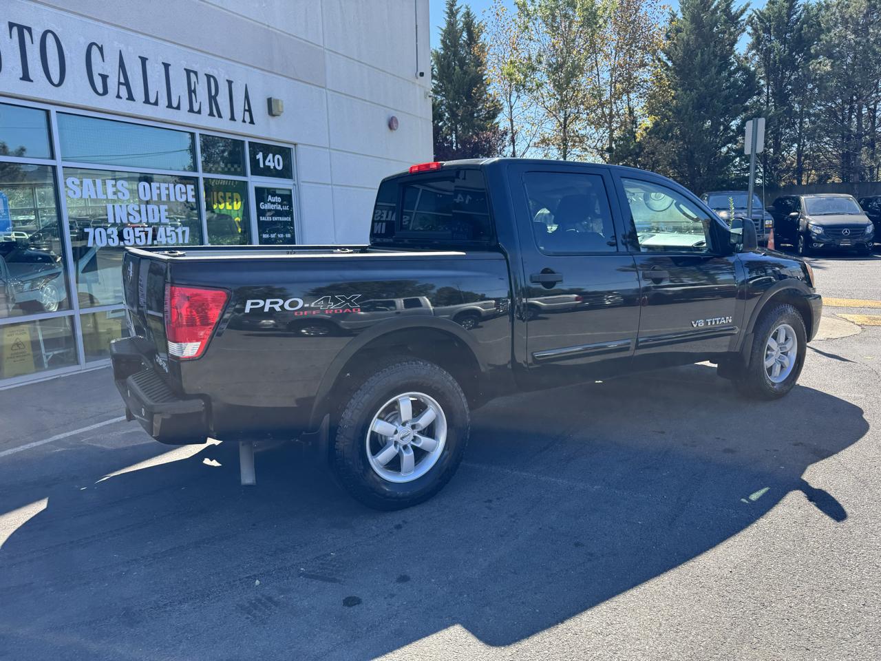 Nissan Titan SV Crew Cab 4WD 2011