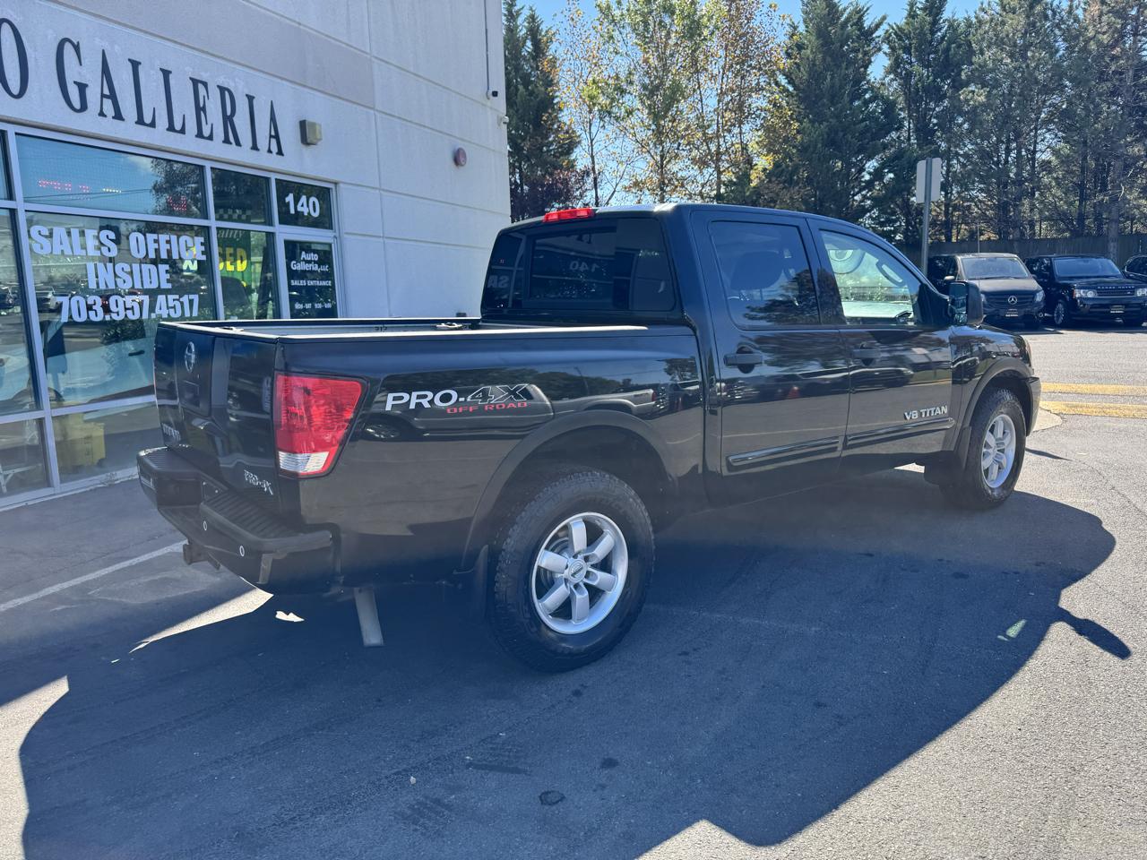 Nissan Titan SV Crew Cab 4WD 2011