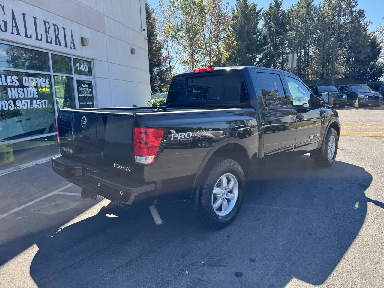 Nissan Titan SV Crew Cab 4WD 2011