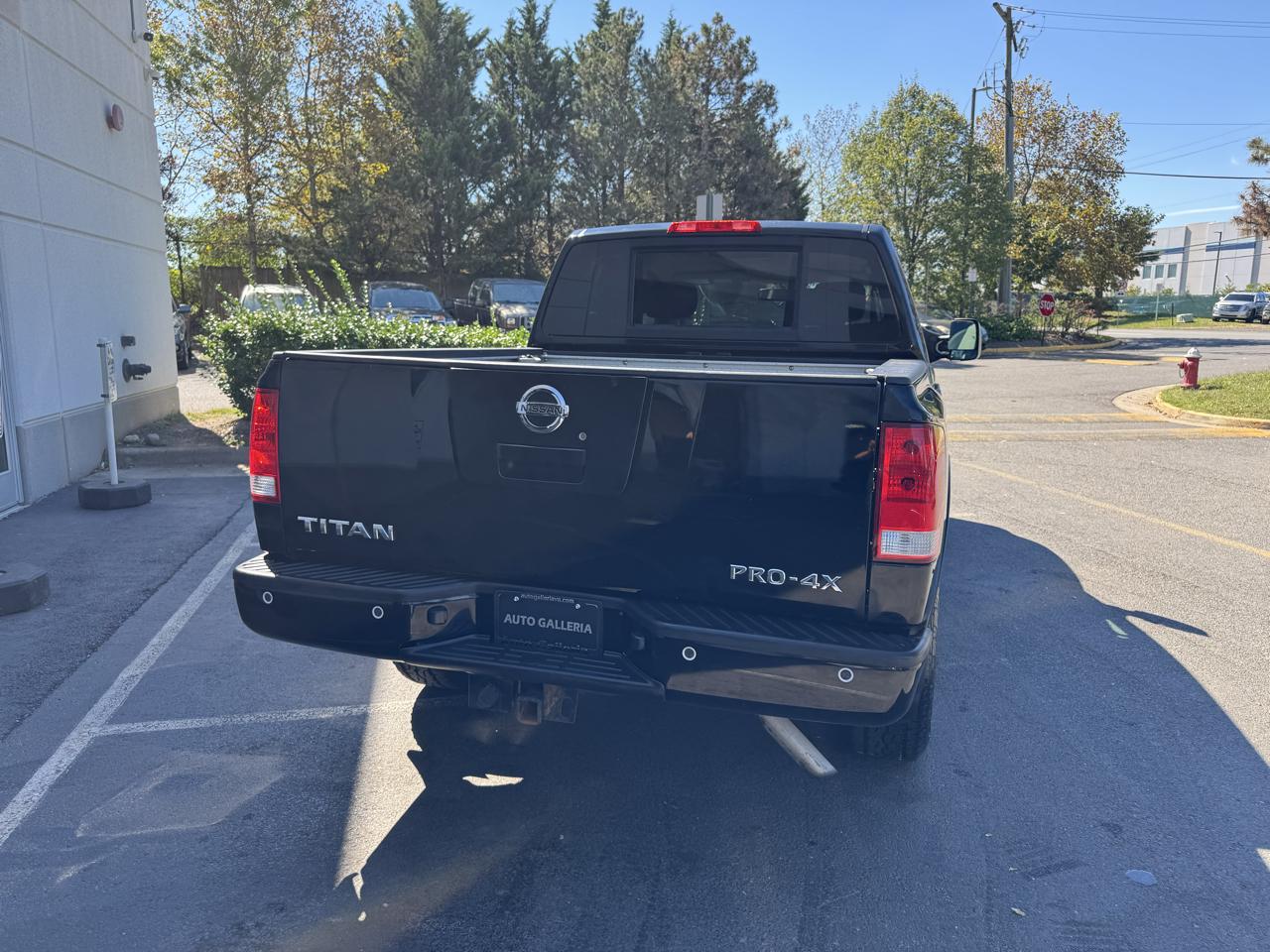Nissan Titan SV Crew Cab 4WD 2011