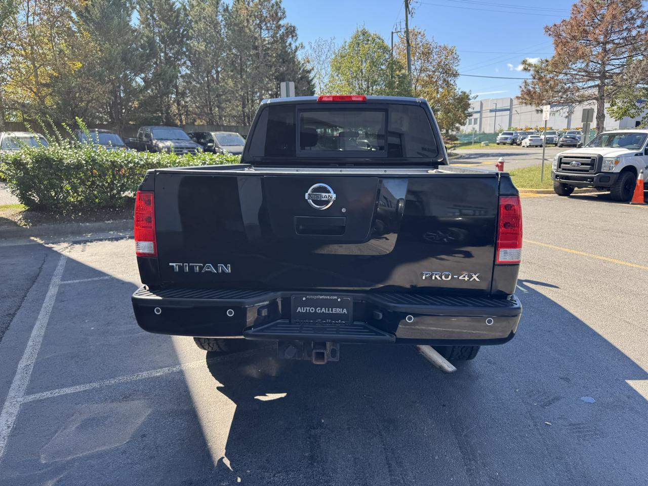 Nissan Titan SV Crew Cab 4WD 2011