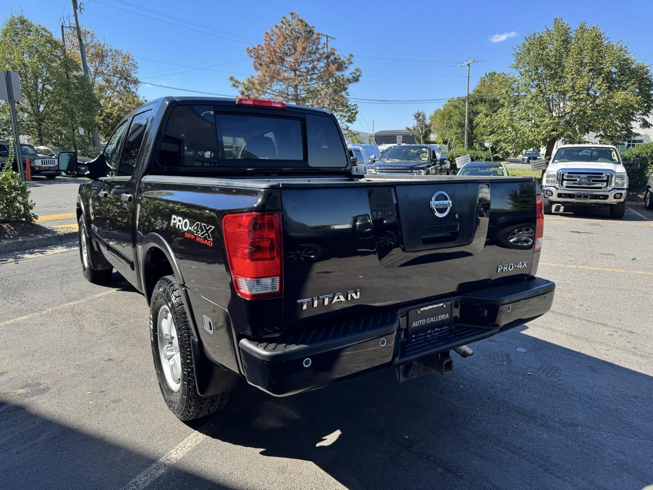 Nissan Titan SV Crew Cab 4WD 2011