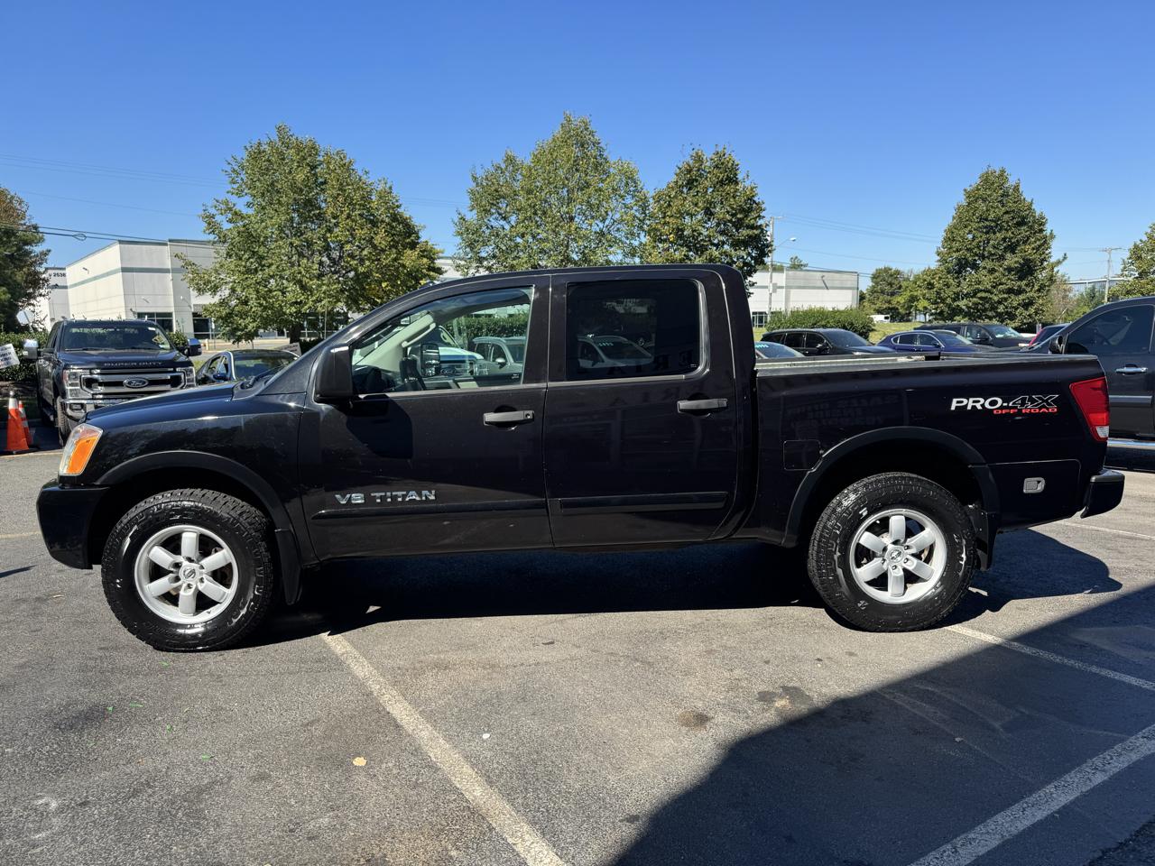 Nissan Titan SV Crew Cab 4WD 2011