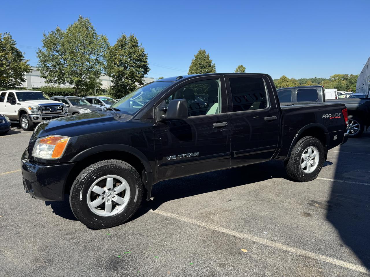 Nissan Titan SV Crew Cab 4WD 2011