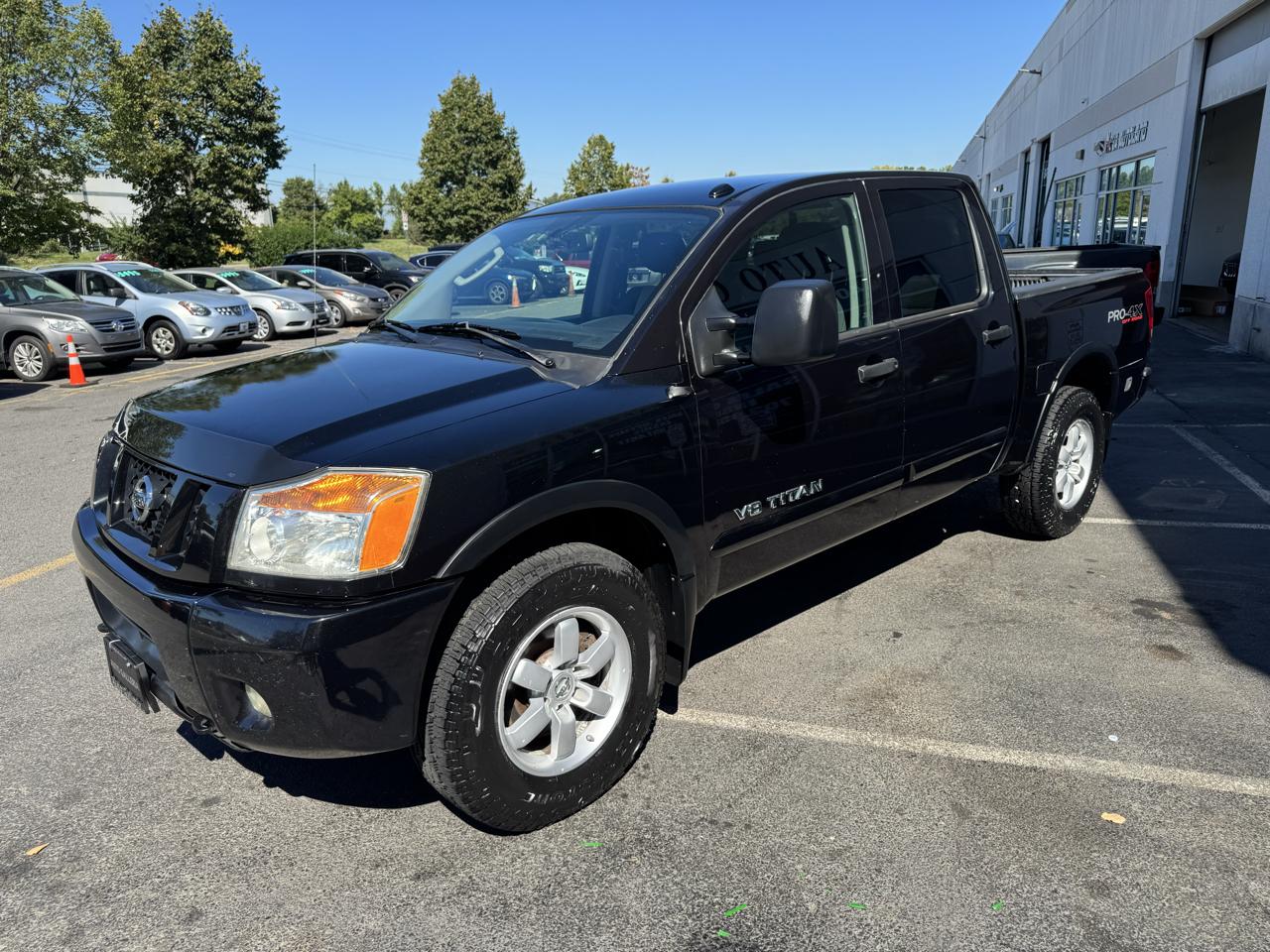 Nissan Titan SV Crew Cab 4WD 2011