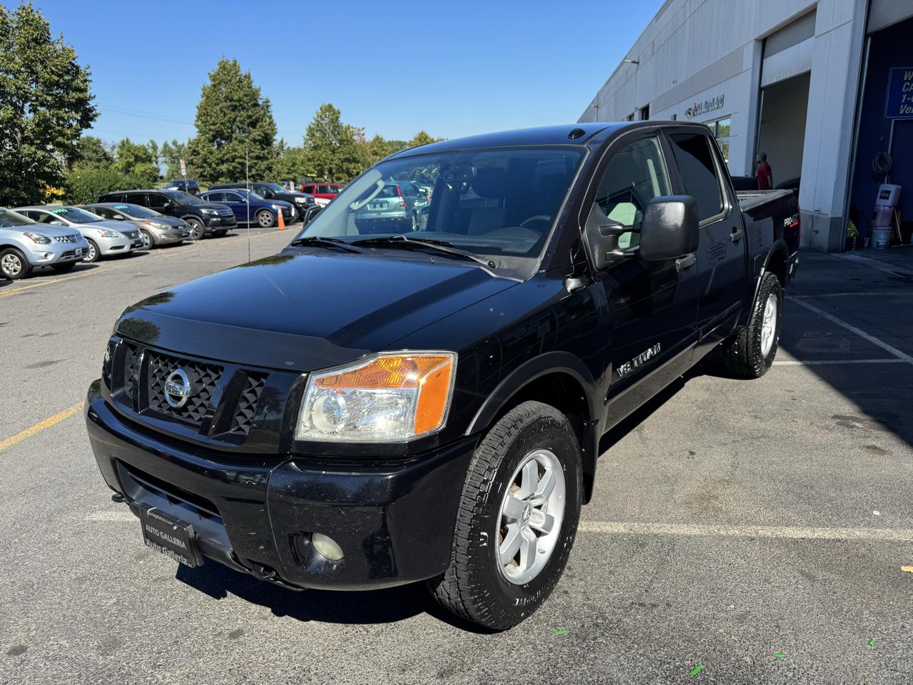 Nissan Titan SV Crew Cab 4WD 2011