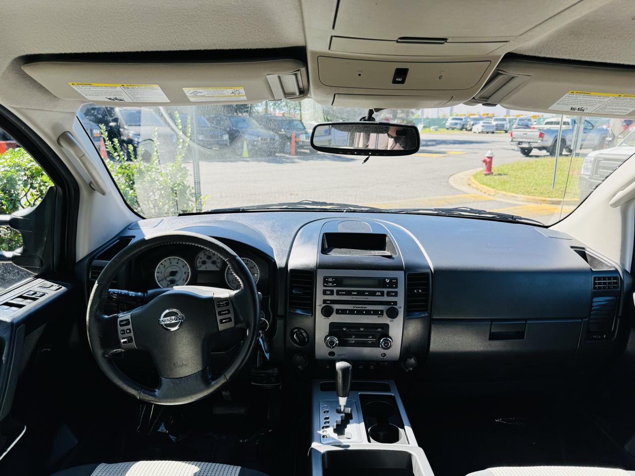 Nissan Titan SV Crew Cab 4WD 2011