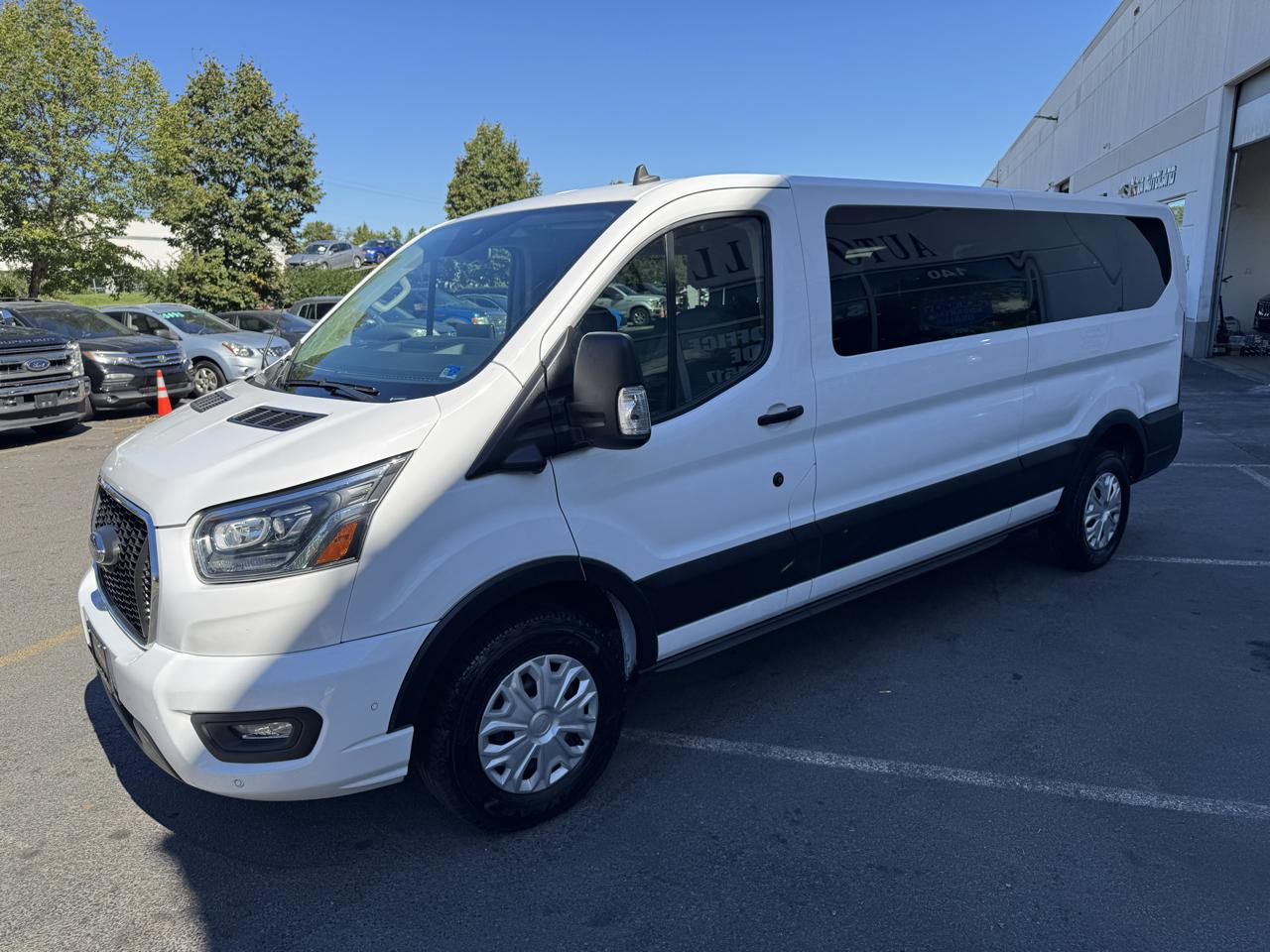 Ford Transit 350 Wagon Low Roof XLT w/Sliding Pass. 148-in. WB 2023