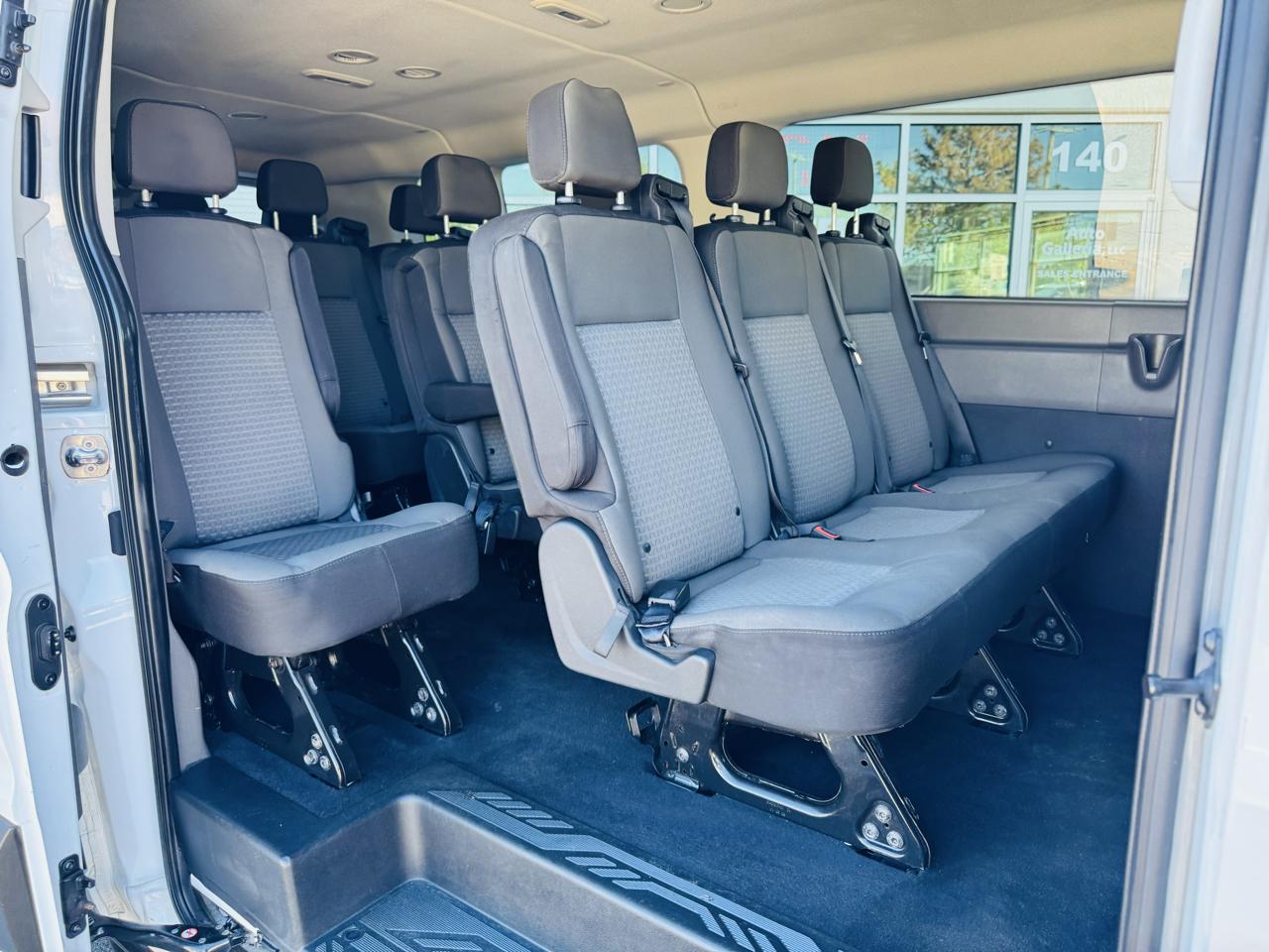 Ford Transit 350 Wagon Low Roof XLT w/Sliding Pass. 148-in. WB 2023