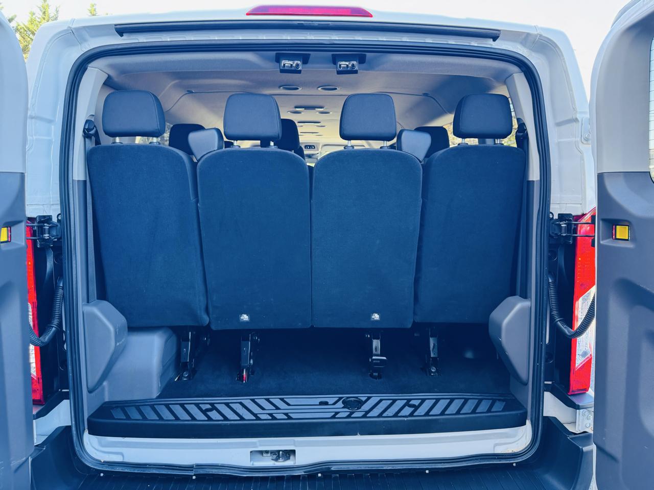 Ford Transit 350 Wagon Low Roof XLT w/Sliding Pass. 148-in. WB 2023