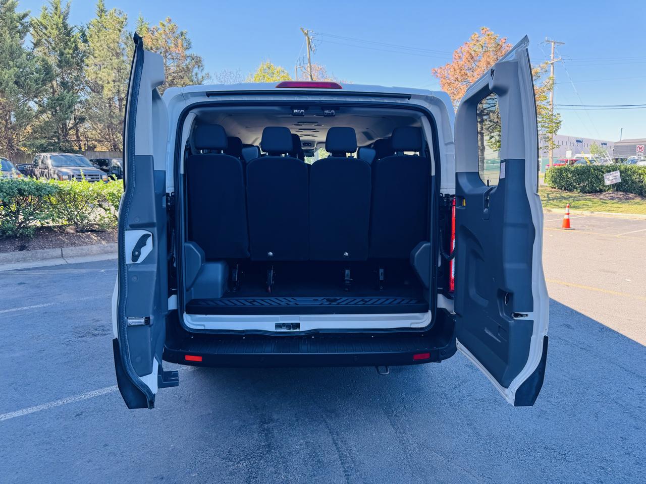 Ford Transit 350 Wagon Low Roof XLT w/Sliding Pass. 148-in. WB 2023
