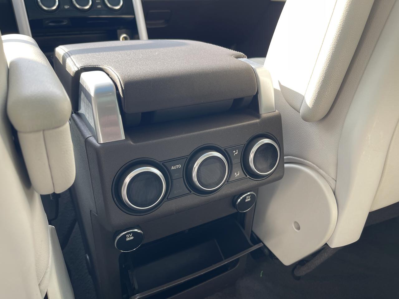 Land Rover Discovery HSE Luxury 4D SUV V6 2017