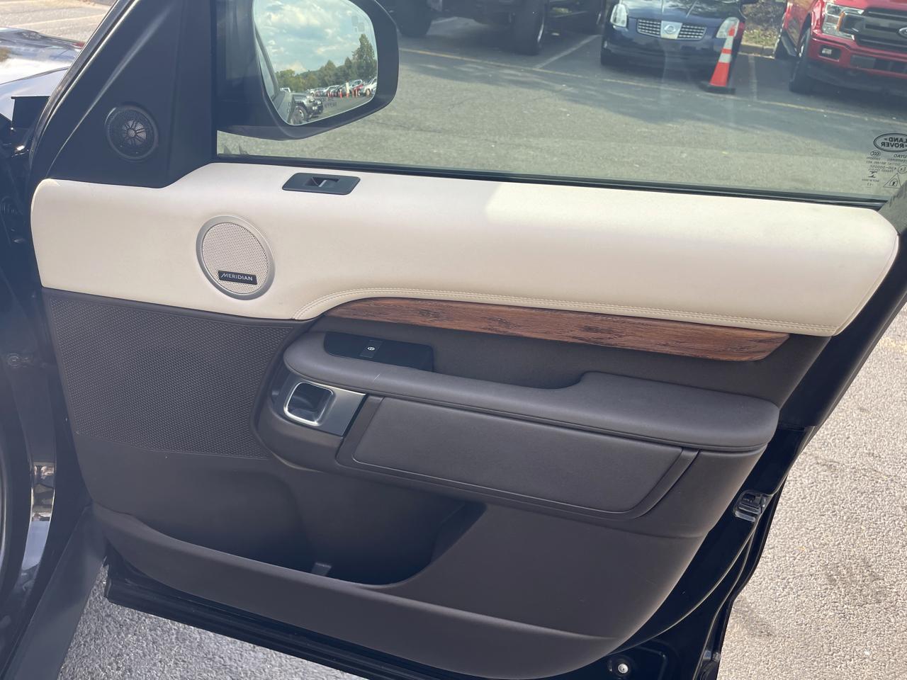 Land Rover Discovery HSE Luxury 4D SUV V6 2017