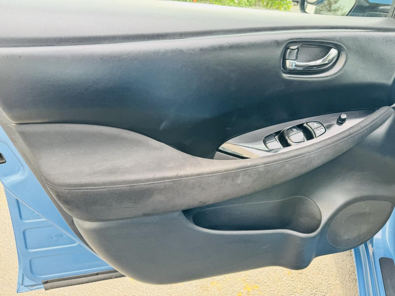 Nissan Leaf SL PLUS Hatchback 2013