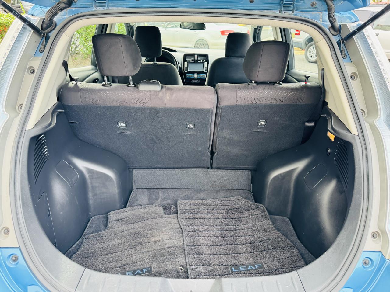 Nissan Leaf SL PLUS Hatchback 2013