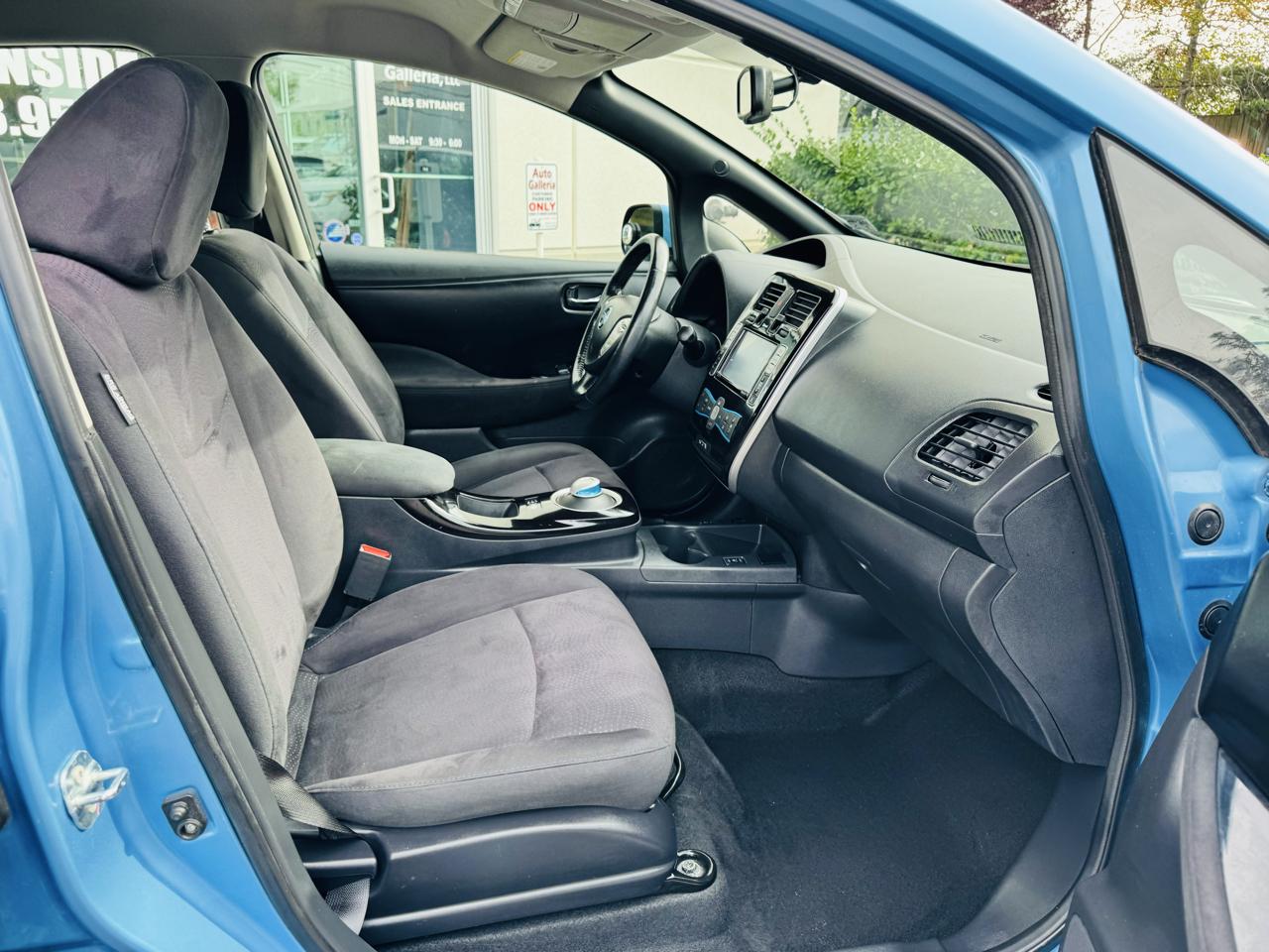 Nissan Leaf SL PLUS Hatchback 2013
