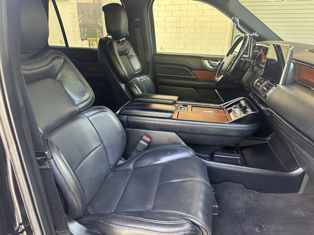 2018 Lincoln Navigator Select photo 3