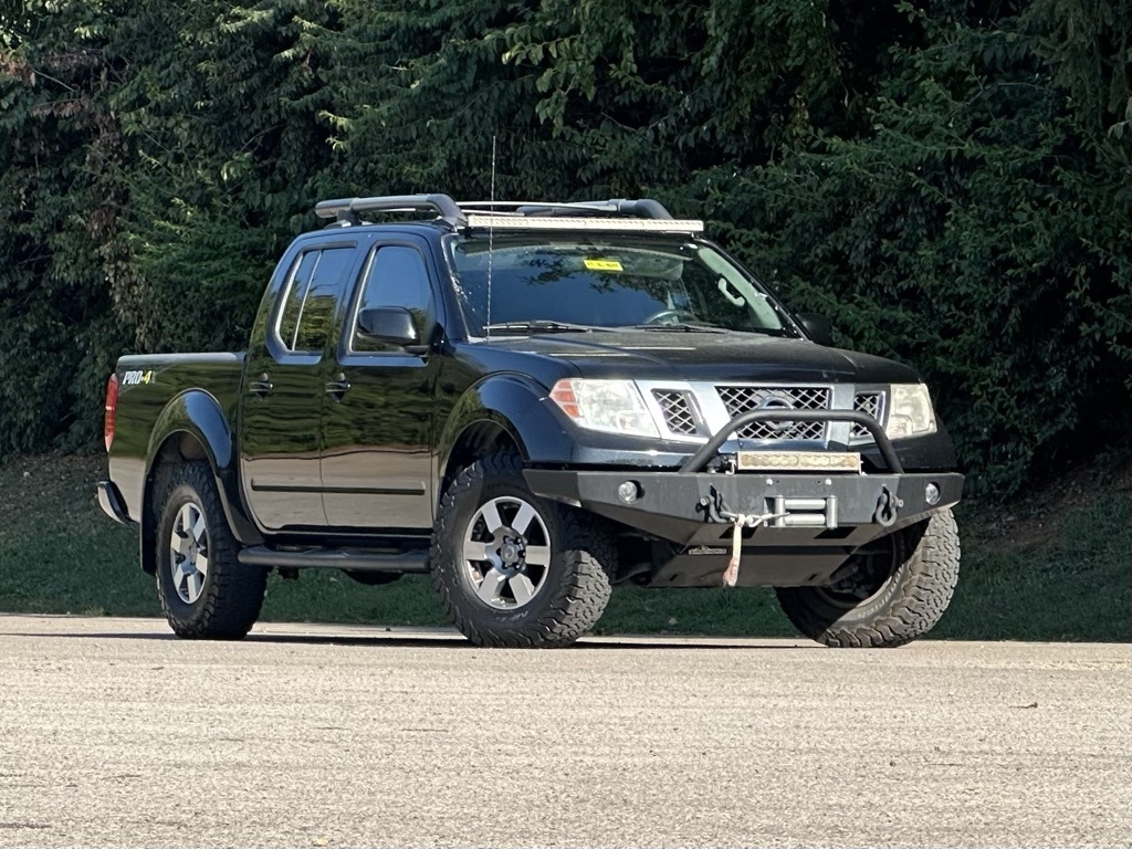 2013 Nissan Frontier PRO-4X photo 2