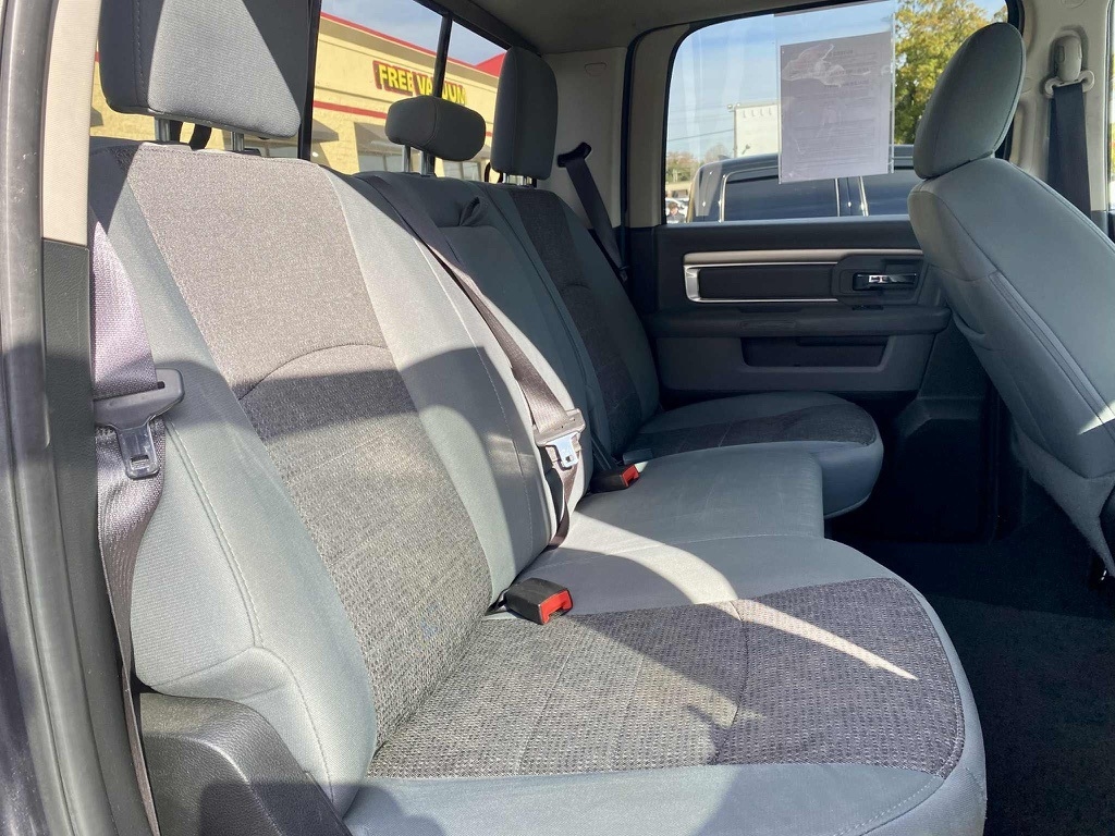 2017 Ram 1500 Big Horn photo 3