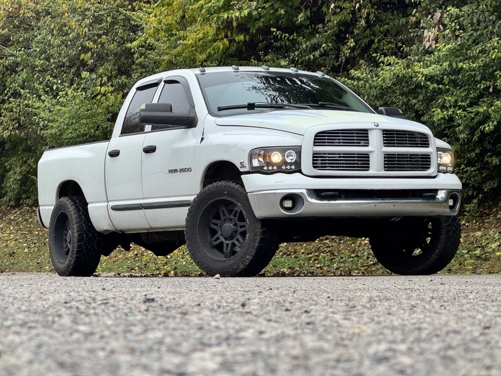 2004 Dodge Ram SLT photo 2