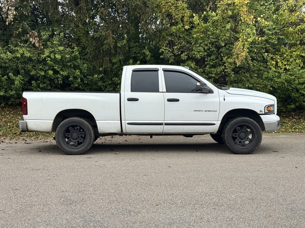 2004 Dodge Ram SLT photo 4