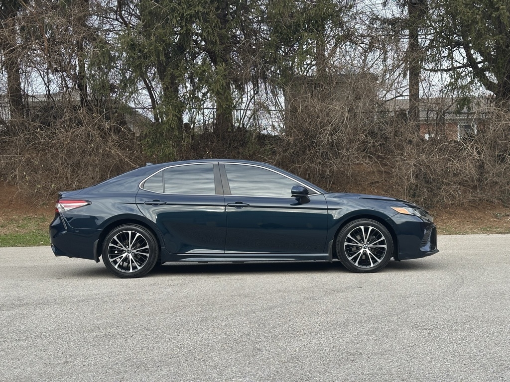 Toyota Camry  2019