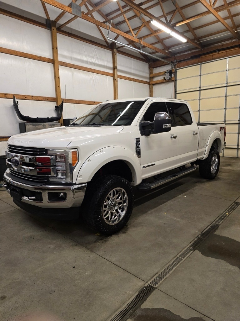 2017 Ford Super Duty F-350 SRW Lariat