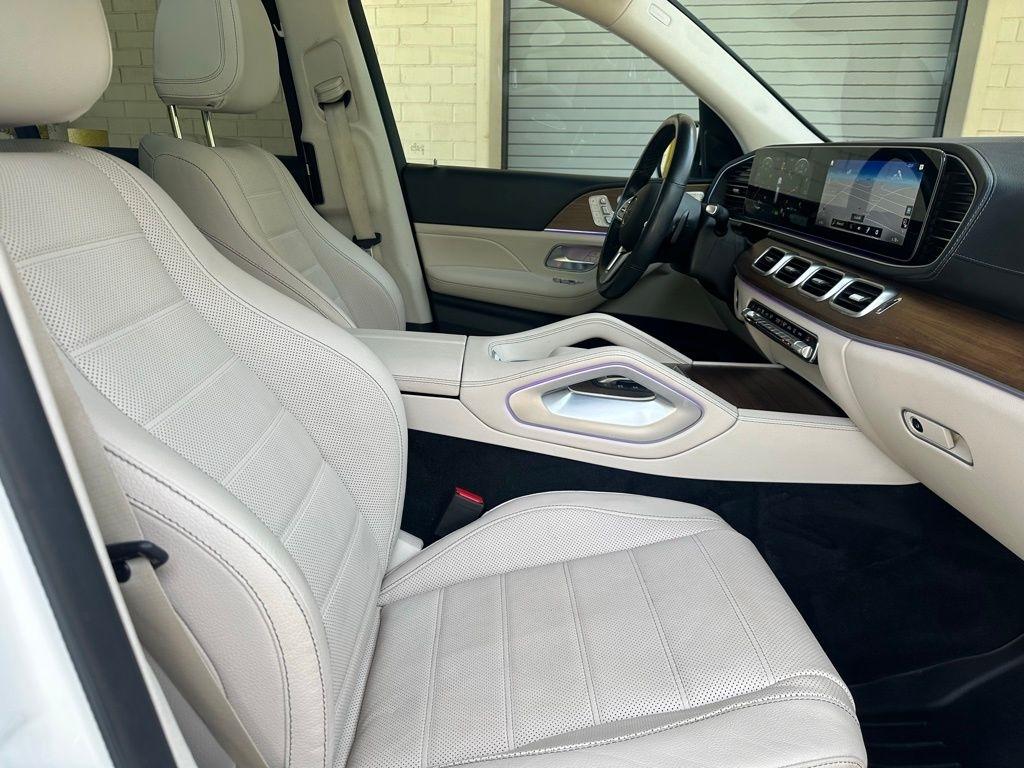 Mercedes-Benz GLS  2022