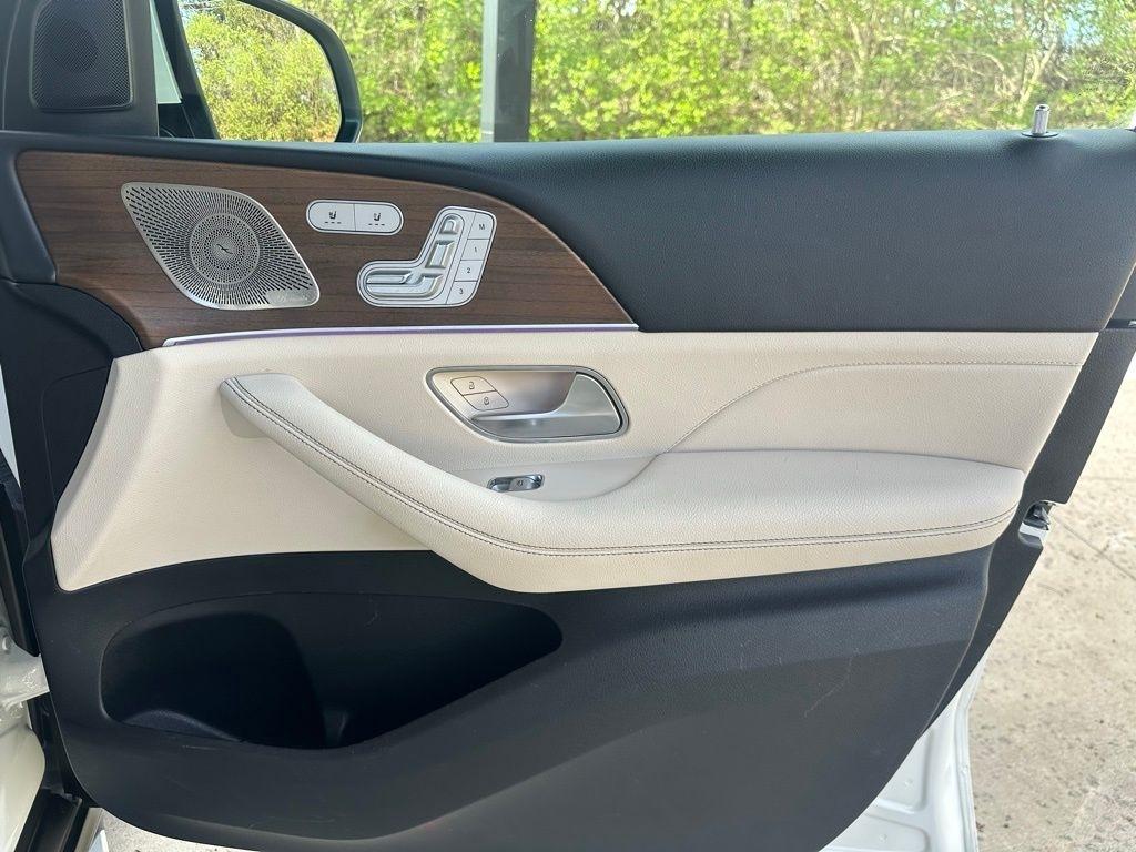 Mercedes-Benz GLS  2022