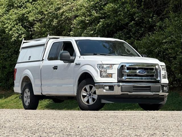 White 2017 Ford F-150 XLT SuperCab Pickup Truck 4X2 6-Speed Automatic