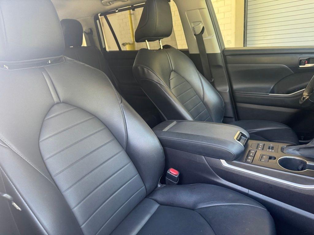 Toyota Highlander  2021