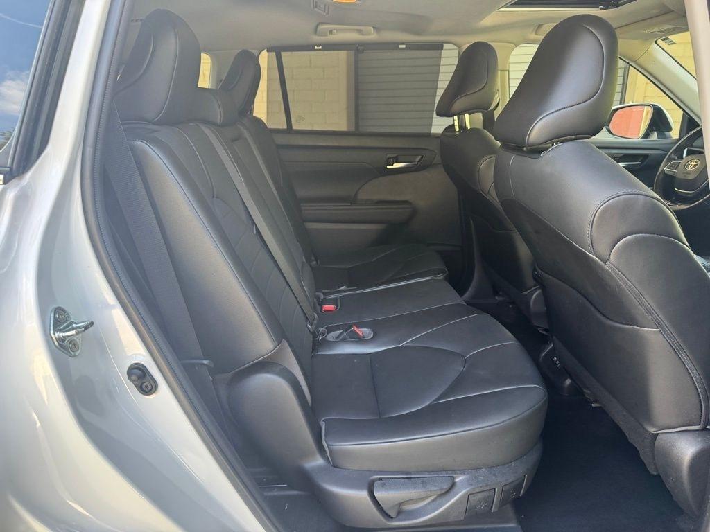 Toyota Highlander  2021