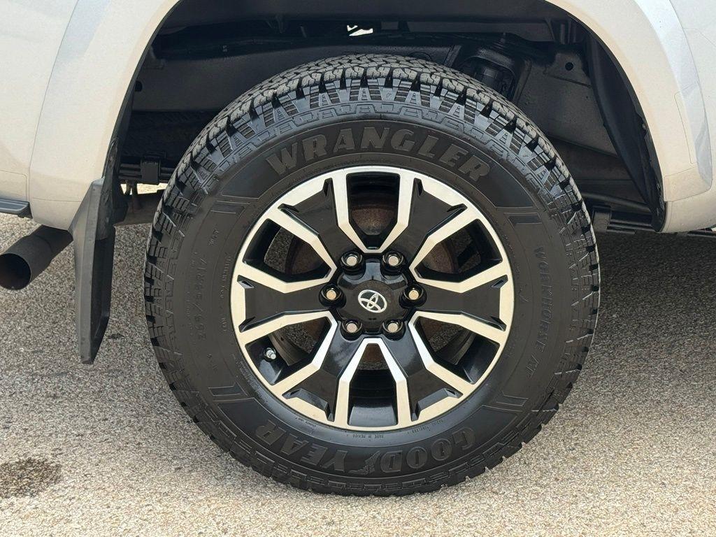 Toyota Tacoma 4WD  2021