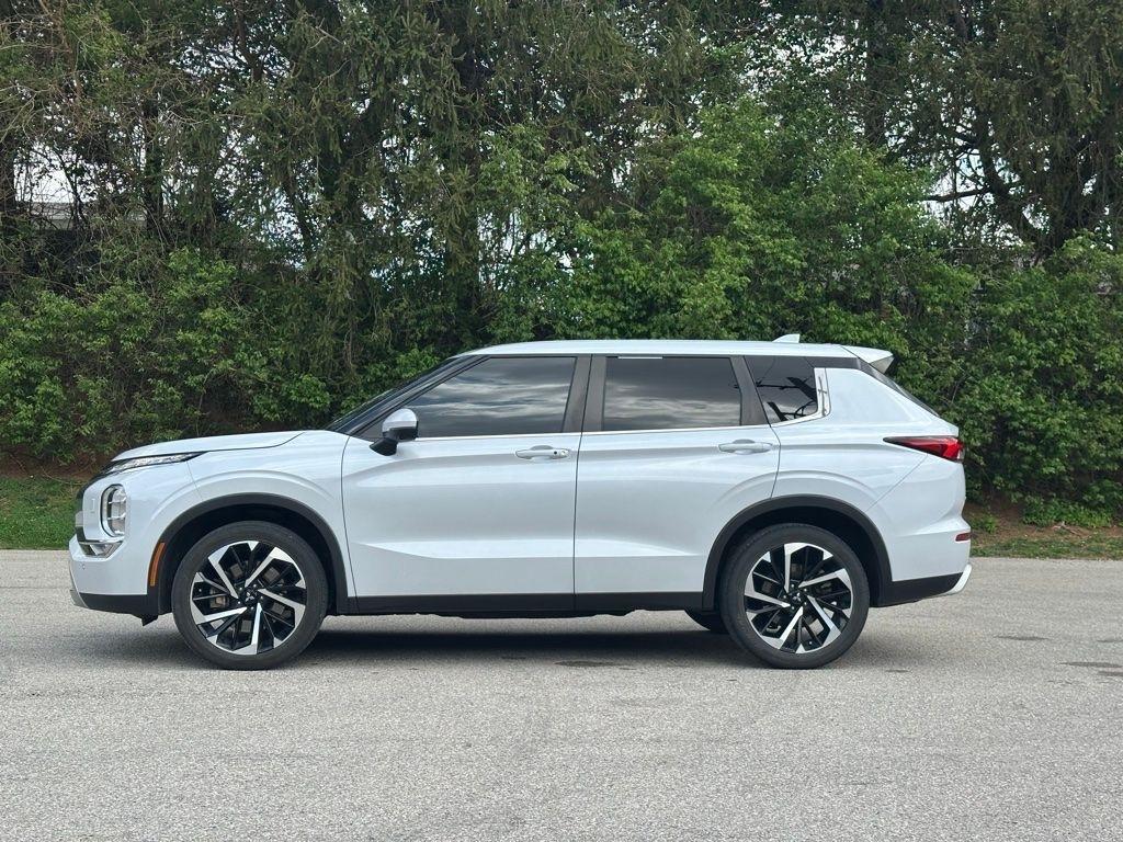 Mitsubishi Outlander  2022