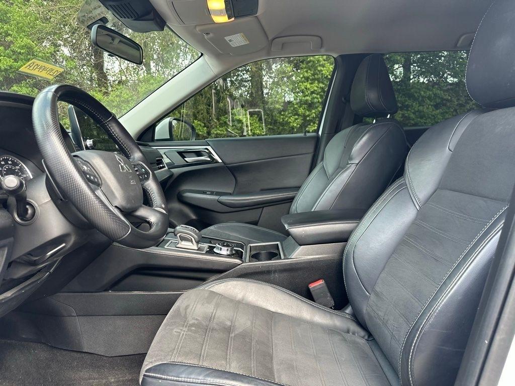 Mitsubishi Outlander  2022