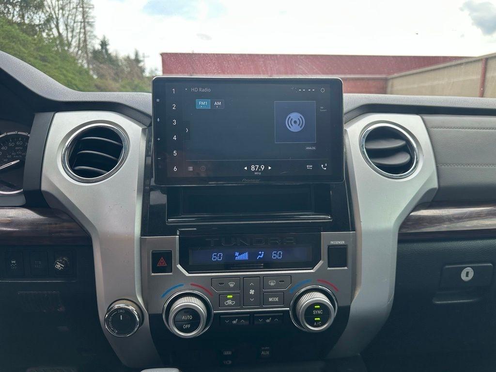 Toyota Tundra 4WD Truck  2014